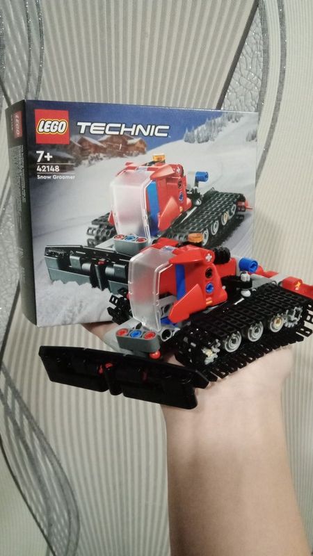 Продам оригинальный LEGO technic снегоуборочную машину