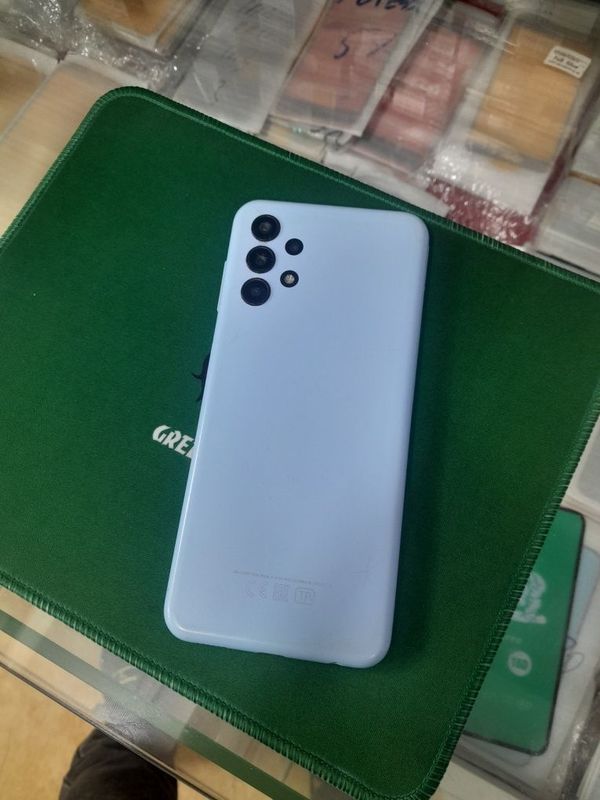 Samsung a13 xolati zor 2 ta bor Samsung a13 xolati zor 2 ta bor