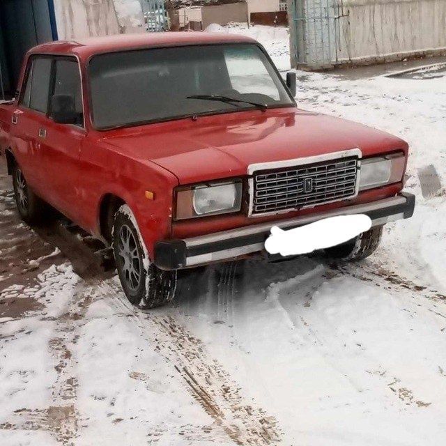 Lada 2107 sotiladi