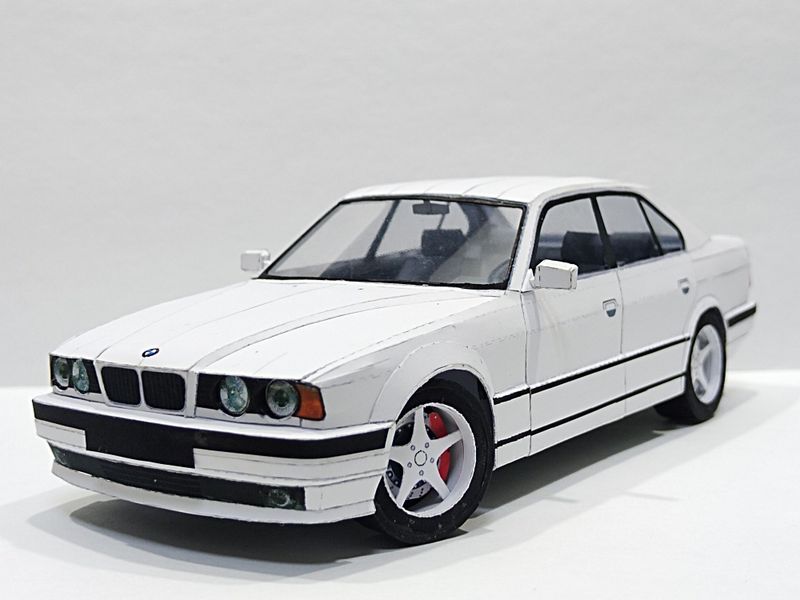 BMW M5 E34 из бумаги