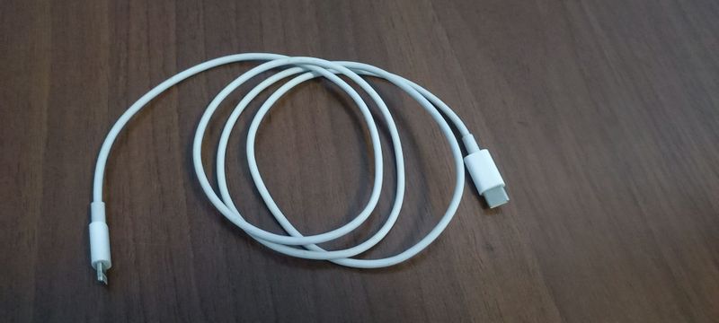 USB-C dan Lightning kabeliga USB-C dan Lightning kabeliga