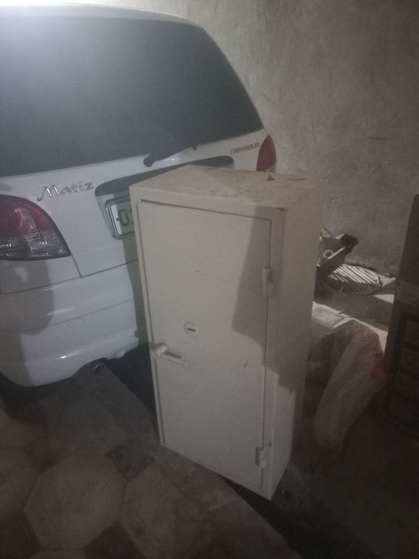 Seyf sotiladi Bez zamok Seyf sotiladi Bez zamok
