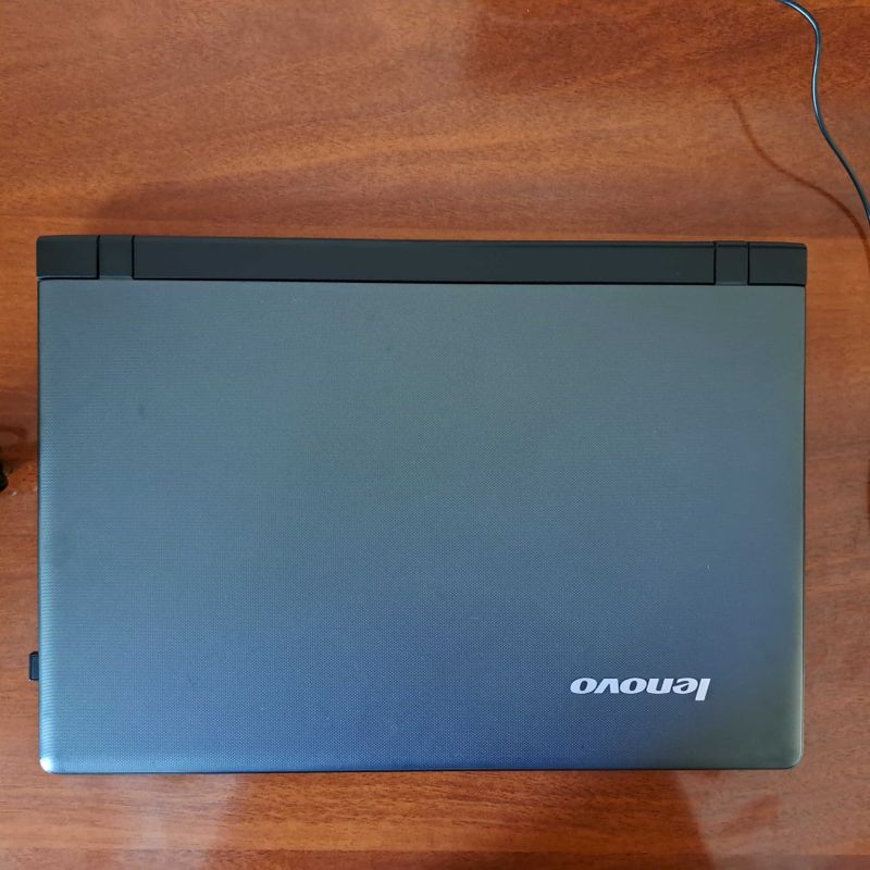 Noutbook satıladı lenovo