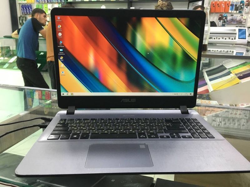 Noutbuk Asus 8/256gb ideal