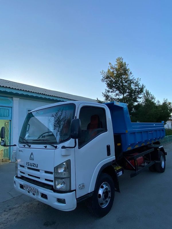 isuzu samosval 2012yil isuzu samosval 2012yil