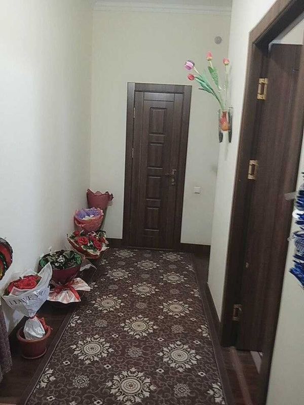 Tamojni orqa tomonida 5 etajli uyni 2 etaji Tamojni orqa tomonida 5 etajli uyni 2 etaji