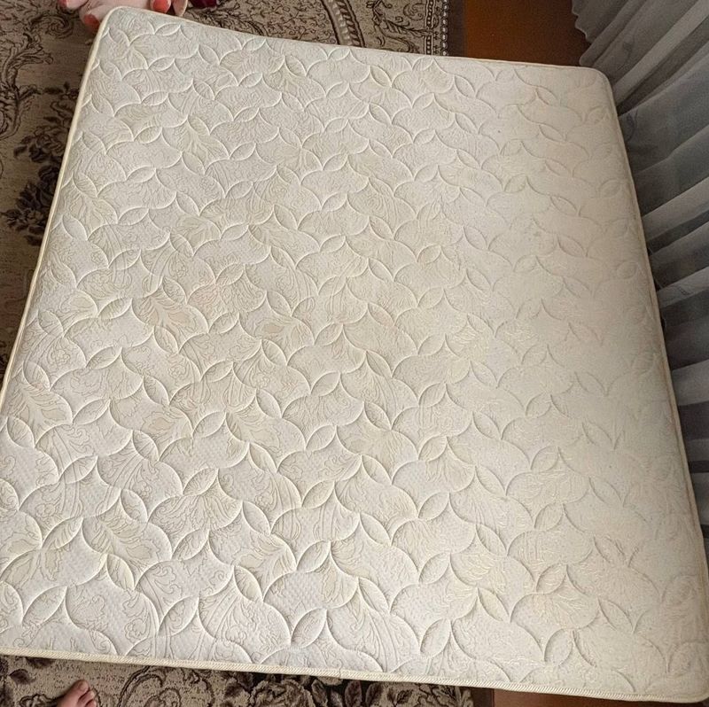 Matras sotiladi. Matras sotiladi.
