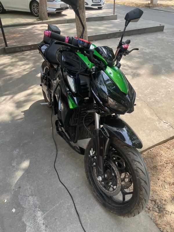Elektromototsikl Kawasaki Z1000 Elektromototsikl Kawasaki Z1000