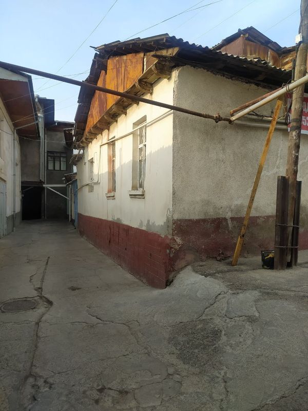 Уй сотилади валутачилар махалласида чорсуда срочна сотилади ер нархида Уй сотилади валутачилар махалласида чорсуда срочна сотилади ер нархида