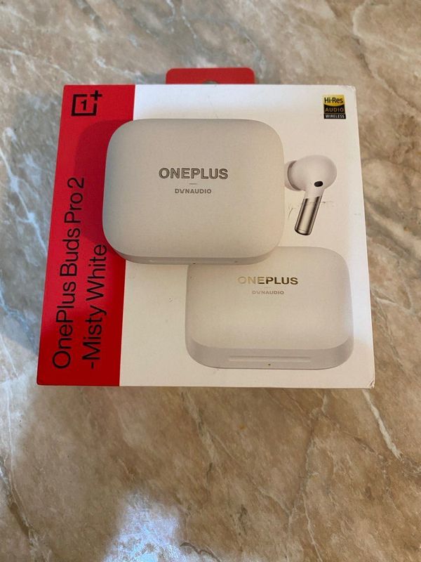 Беспородные наушники one plus buds pro 2 в идеальном состоянии Беспородные наушники one plus buds pro 2 в идеальном состоянии