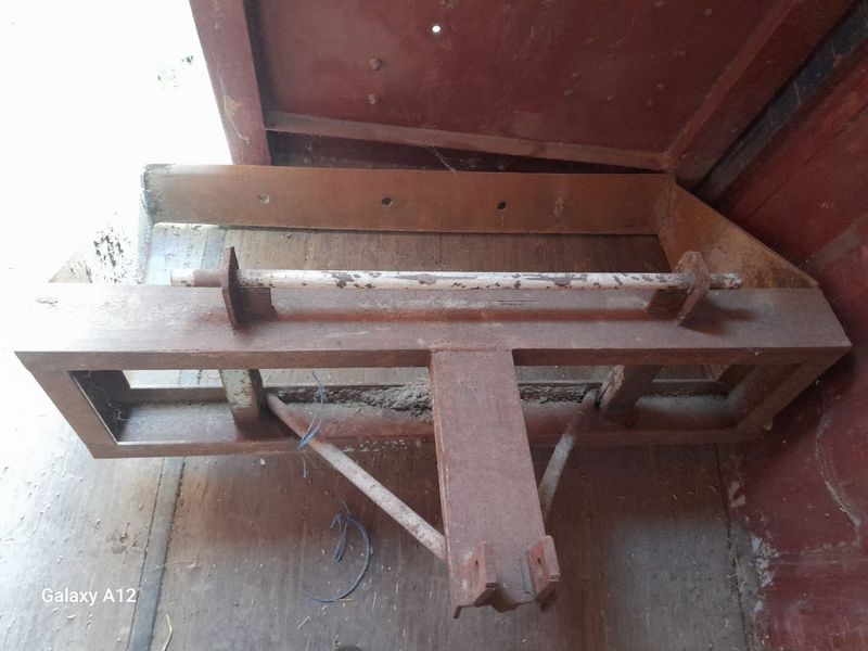 Traktor sotiladi yangi yigʻilgan Traktor sotiladi yangi yigʻilgan