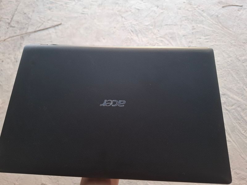 Acer Intel Pentum sotiladi Acer Intel Pentum sotiladi