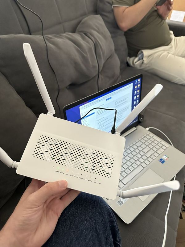 Iskratel GPON original modem Yangi Iskratel GPON original modem Yangi