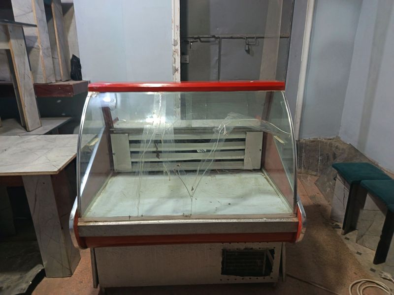 Oynasi sal yorilgan, yangi mator, ishlashi ideal