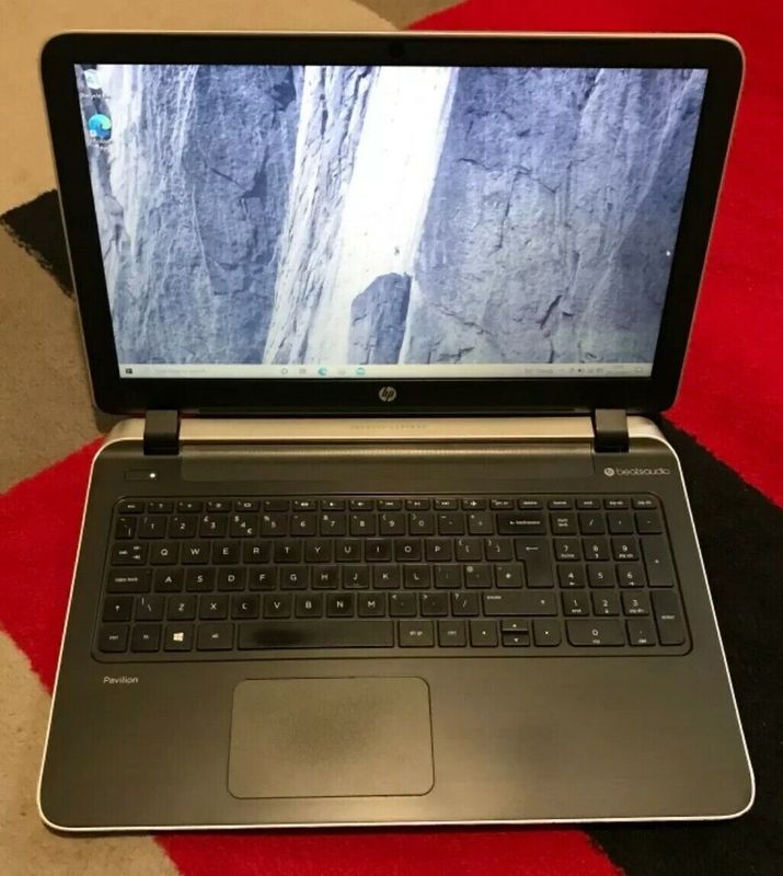 HP Pavilion 15 AMD A8 Gen 6