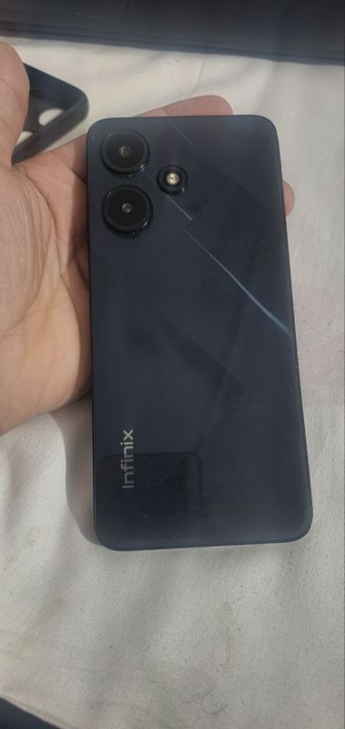 Infinix hot 30i ideal laminat yangi qoʻyilga beriladi