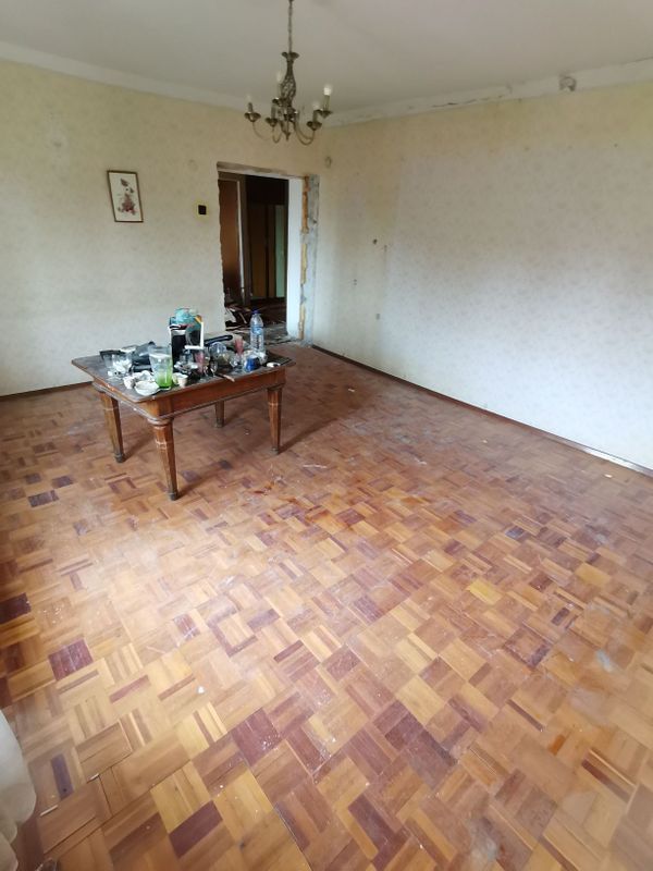Продаётся пол Паркет размер 60×60 см в хорошем состоянии !!!