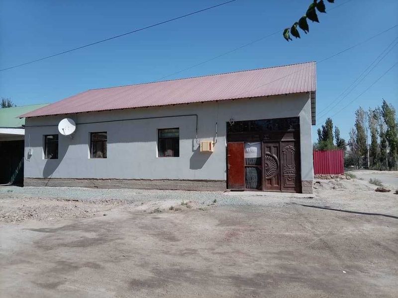 Уй сатылады (Саманбай, жолдын бойы)