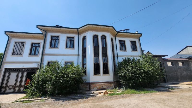 Bunyodkor mahalla, 6 sotix, 10 xona hovli sotiladi Bunyodkor mahalla, 6 sotix, 10 xona hovli sotiladi