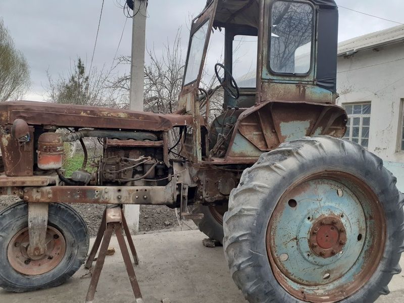 Traktor va kir birgalikda sotiladi