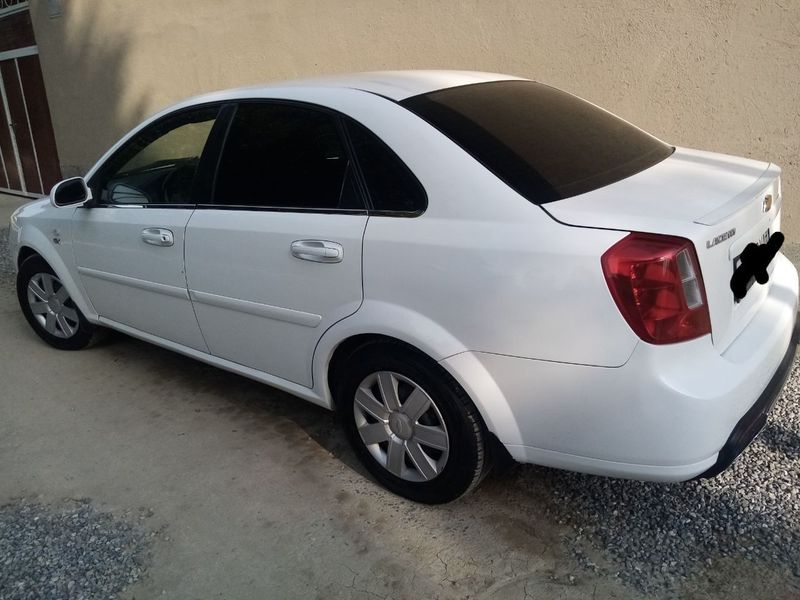 Lasetti 1.8 mexanika. Holati yaxshi. Mator qiynagani yoq. Kraska 30%..