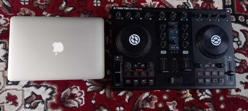 Native Instruments Traktor Kontroller S2+Macbook Pro