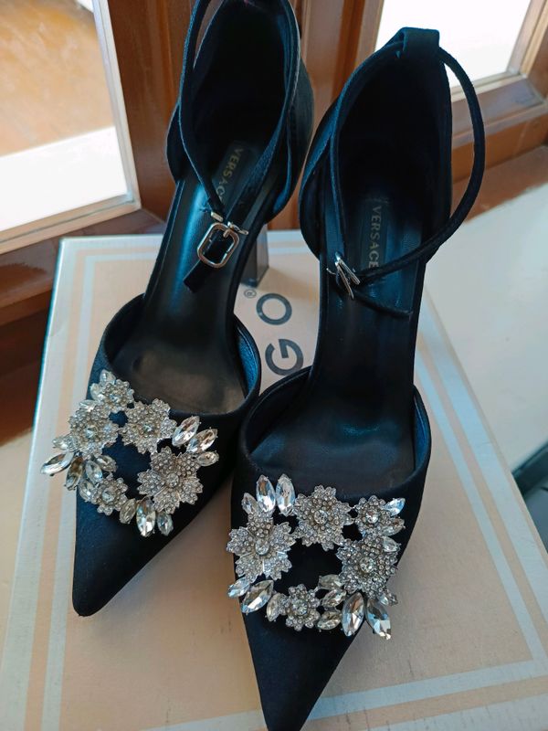 Versace brendli tufli razmeri 38