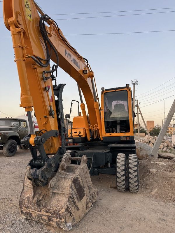 Ekskavator hyundai robex 140w Ekskavator hyundai robex 140w