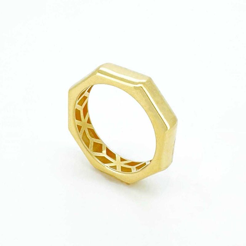 Золотое кольцо в стиле Clash de Cartier
