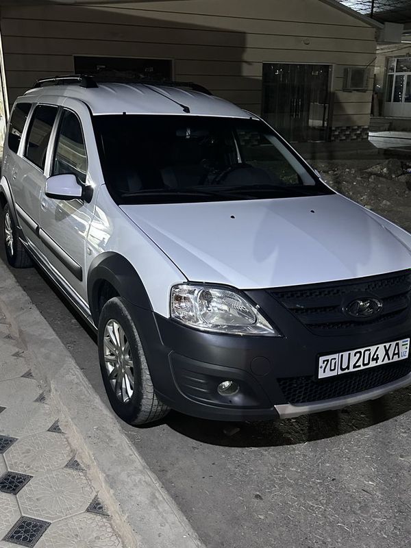 Lada largus cross
