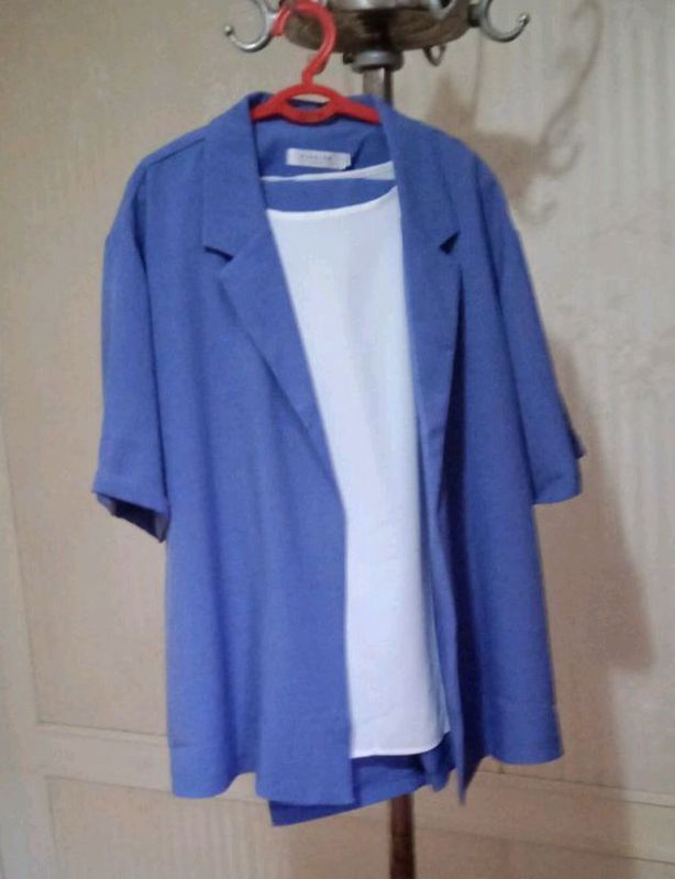 Продаю брючный костюм. 2 XL. 550000 сум. Продаю брючный костюм. 2 XL. 550000 сум.