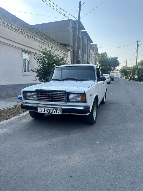 Lada. 2107 Lada. 2107