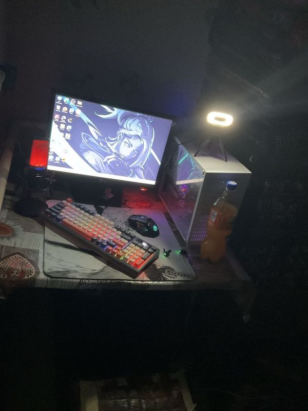 Strim va mantaj uchun qulay mini Itx kompyuter Strim va mantaj uchun qulay mini Itx kompyuter