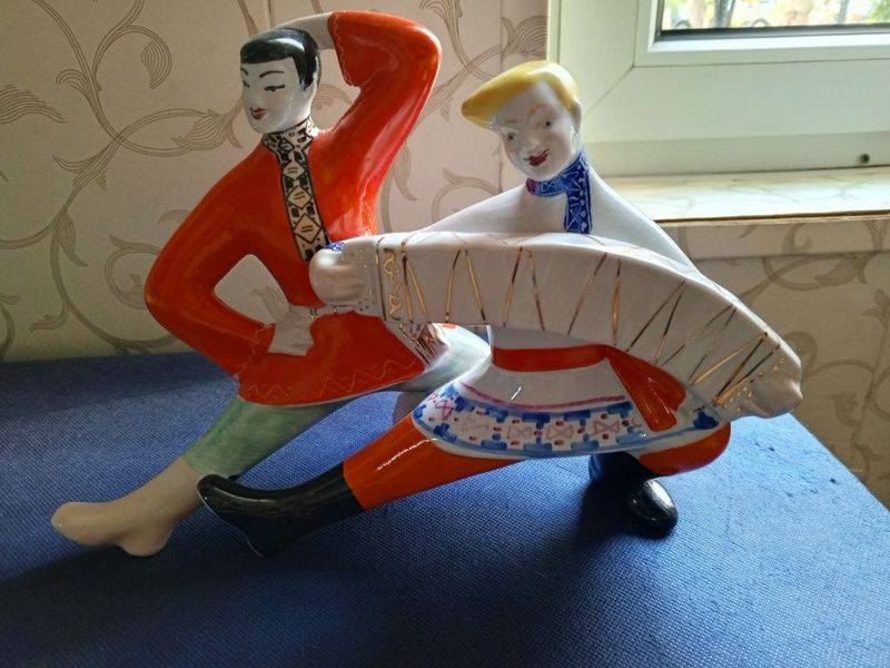 Продам фигурки из фарфора времён СССР Продам фигурки из фарфора времён СССР