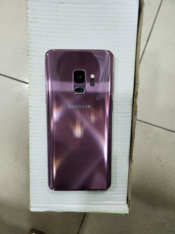 Samsung galaxy S9 holati ideal 64gb hamma joyi ishledi 3000 amper