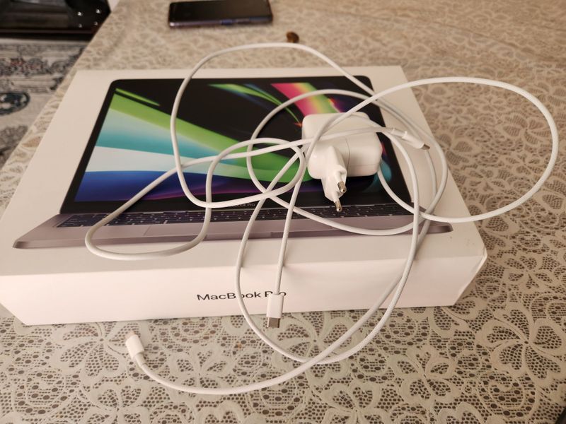 MacBook pro m1 8gb 512gb 100% MacBook pro m1 8gb 512gb 100%