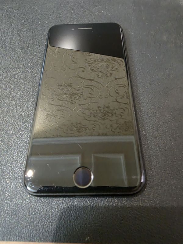 Iphone 7 qora holati yaxshi 32gb Iphone 7 qora holati yaxshi 32gb