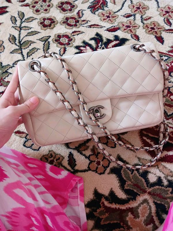 sumka chanel qaymoq rang