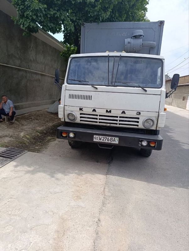 Kamaz avto mashinasi sotiladi holati yaxshi haydashga tayor