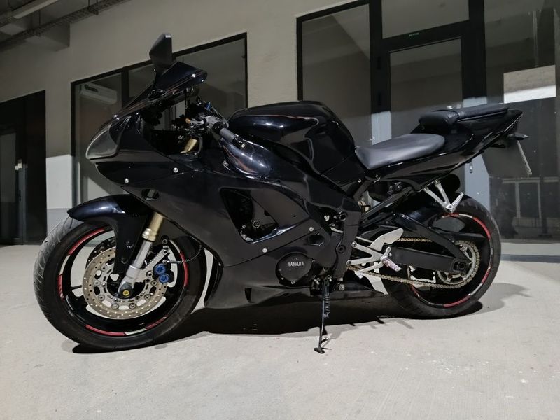 Yamaha R1 2001 года Yamaha R1 2001 года