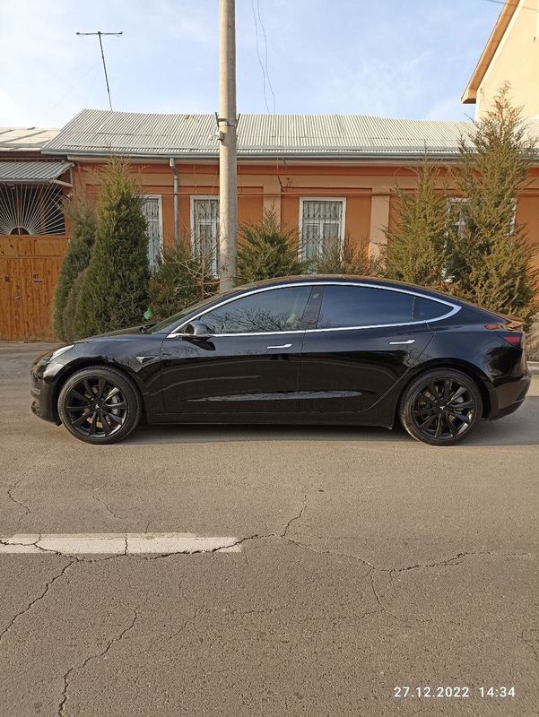 TESLA MODEL 3 standart rent auto