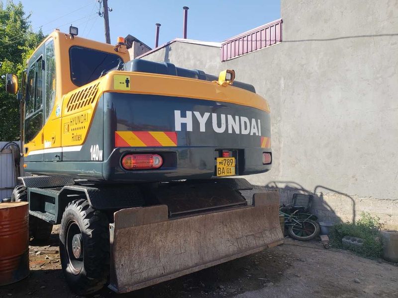 Ekskavator Hyundai 140 tali sotiladi