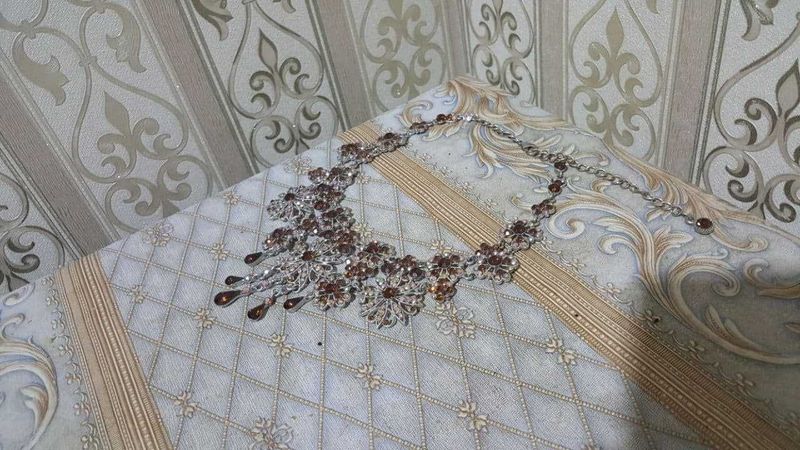 Продам колье (ожерелье)