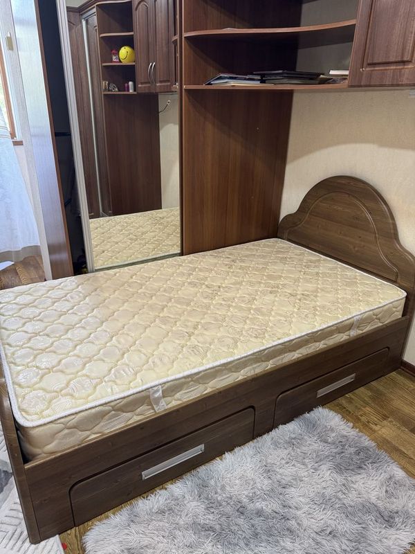 Продается кровать односпальная Продается кровать односпальная