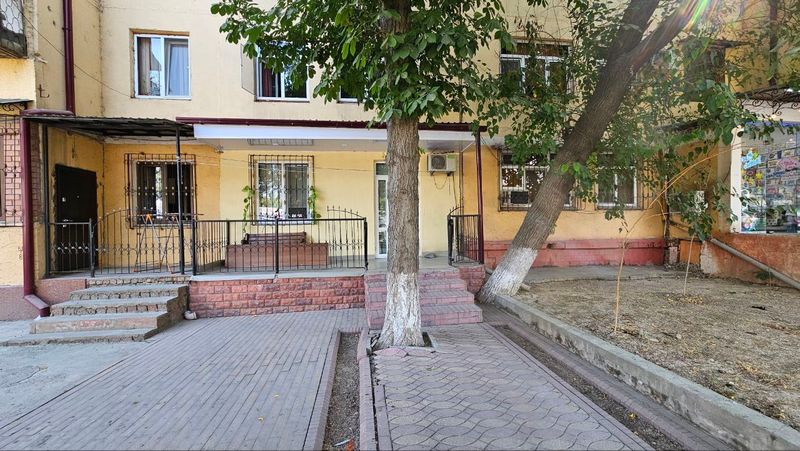 Продаётся квартира под нежилое помещение
