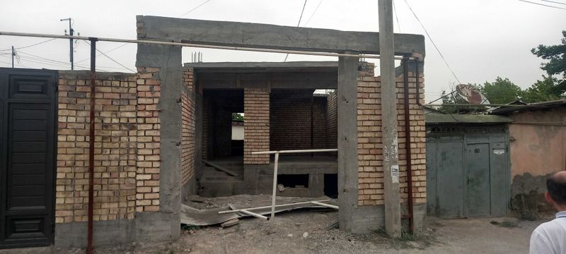 Зоопарк олдида, Лайлакобод кучасида 1,2 сотихли уй сотилади. Зоопарк олдида, Лайлакобод кучасида 1,2 сотихли уй сотилади.