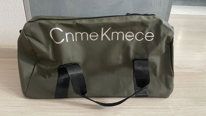 Сумка спортивная среднего размера Сумка спортивная среднего размера