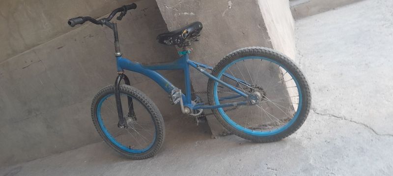 Velosipedlar sotiladi Velosipedlar sotiladi