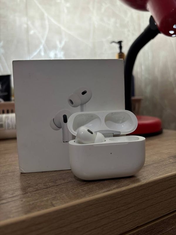 AirPods Pro 2 (1 наушник + кейс) AirPods Pro 2 (1 наушник + кейс)