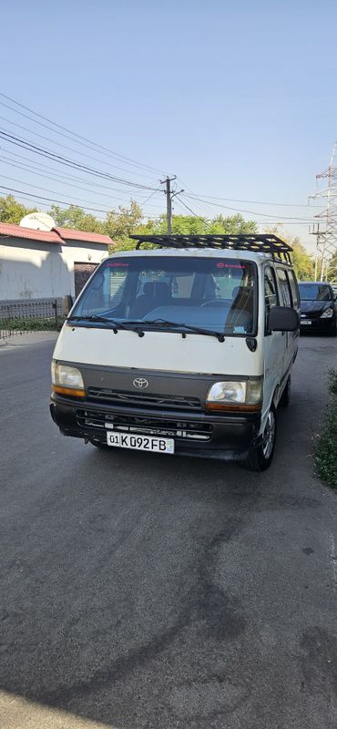 Toyota hacsi sotiladi. Toyota hacsi sotiladi.